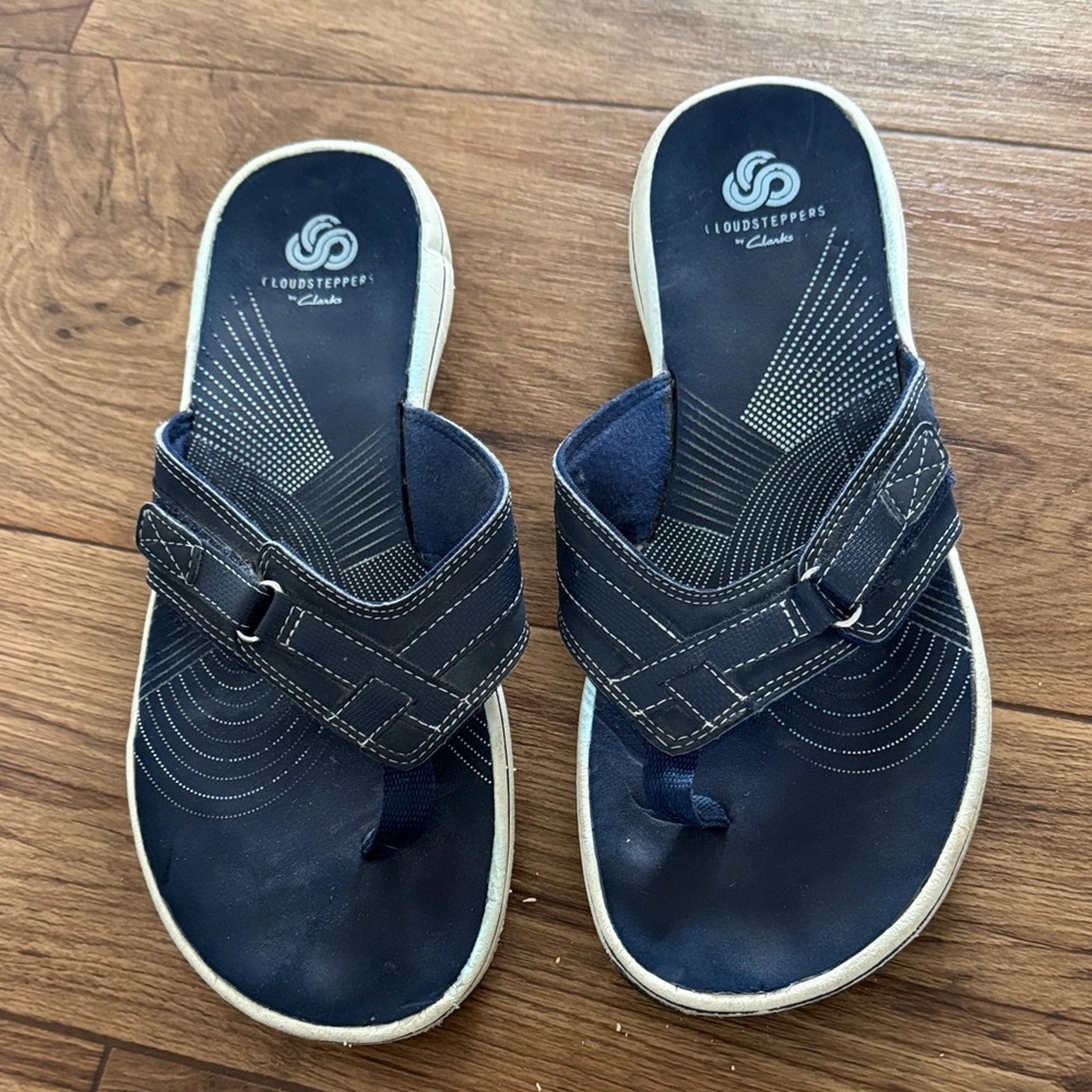 Cloudsteppers by Clarks Navy women’s Adjustable Thong Sandals